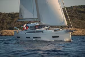 Descubre el Amel 50: El Velero Bluewater Definitivo para tus Aventuras en Alta Mar