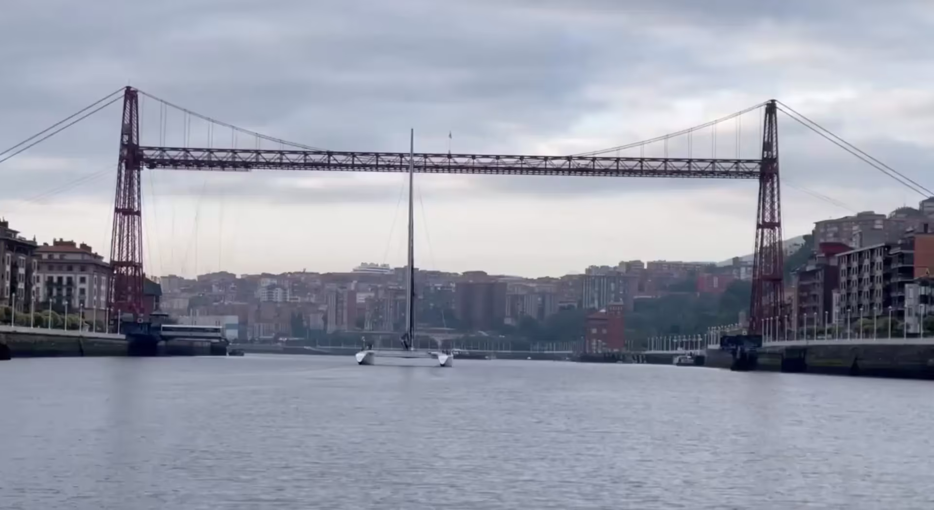 Arranca «La Vuelta a España» del Maxicat Victoria de Alex Pella